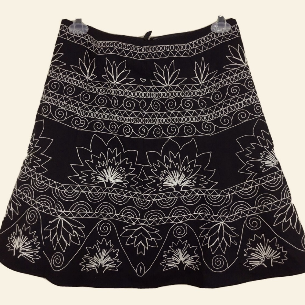 Cute Talbots flare embroidered skirt